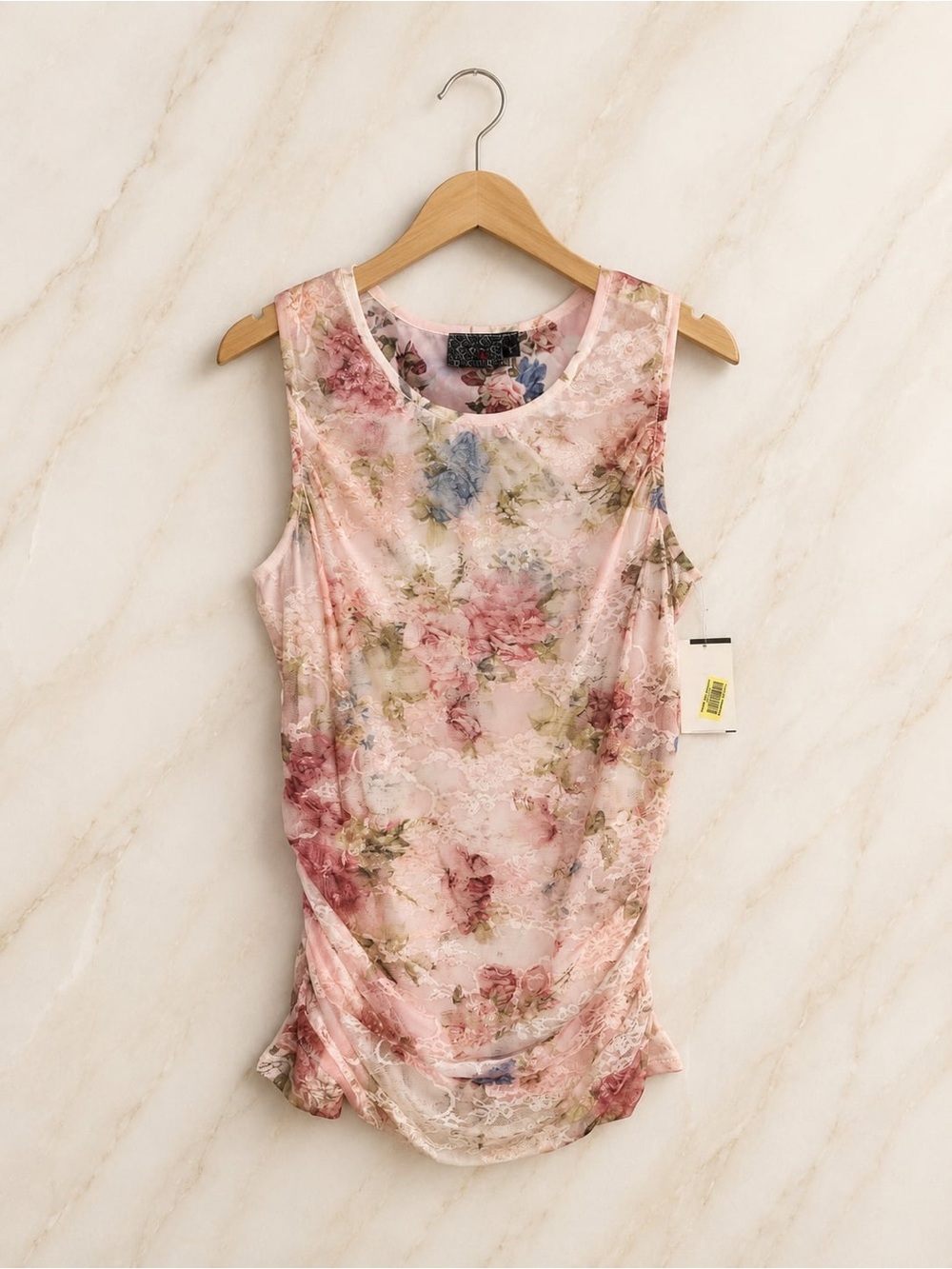 Delicate  women’s sleeveless floral top  Size L - Picture 2 of 7